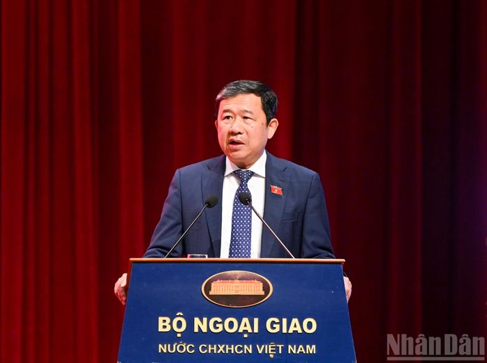 Phó Bí thư Đảng ủy Quốc hội Vũ Hải Hà tham luận tại hội nghị. (Ảnh: DUY LINH)