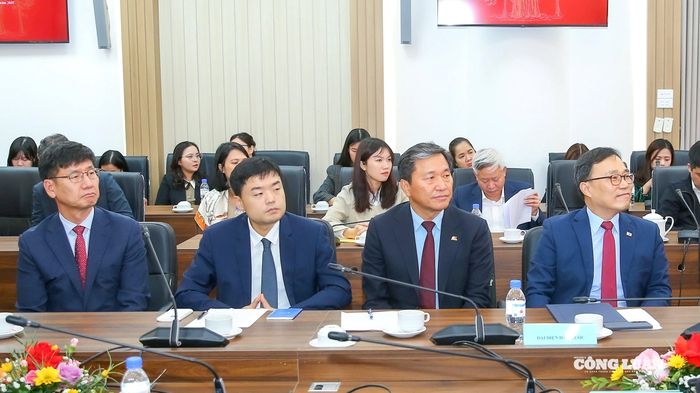 Các đại biểu Hàn Quốc tham dự buổi lễ.