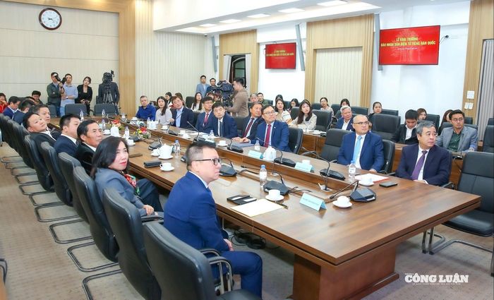 Quang cảnh Lễ khai trương trang Nhân Dân điện tử tiếng Hàn Quốc tại Hà Nội.