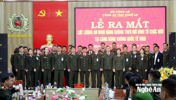 Lực lượng an ninh hàng không tại Cảng Hàng không Quốc tế Vinh nhận nhiệm vụ. Ảnh: Quang An