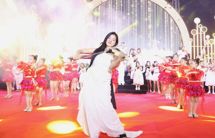 Những giai điệu rộn ràng khởi động một mùa lễ hội tươi vui tại thành phố bên Sông Hàn. Ảnh: NGỌC HÀ