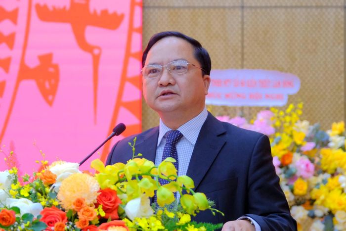 Đồng chí Phạm Văn Đức, Phó Chủ tịch Ủy ban MTTQ Việt Nam tỉnh phát biểu chỉ đạo tại hội nghị