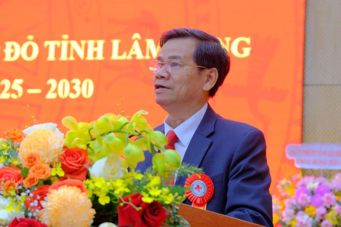 Chủ tịch Hội Chữ thập đỏ tỉnh Lâm Đồng Nguyễn Quang Minh phát biểu khai mạc Hội nghị