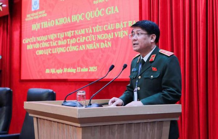 Thiếu tướng, TS Lê Minh Thảo, Giám đốc Học viện Kỹ thuật và Công nghệ an ninh phát biểu đề dẫn hội thảo.
