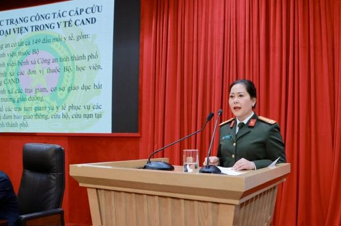 Đại tá Lê Thị Thủy, Phó Cục trưởng Cục Y tế, Bộ Công an chia sẻ thông tin tại hội thảo.