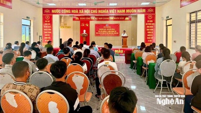 Ban Thường vụ Đảng ủy xã Mậu Thạch tổ chức khai giảng Lớp bồi dưỡng lý luận chính trị dành cho đối tượng kết nạp đảng khóa I/2025. Ảnh: CSCC