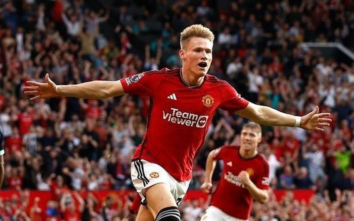 Sau tất cả, liệu McTominay có đồng ý khoác lên màu áo đỏ một lần nữa?(Ảnh: MUFC)