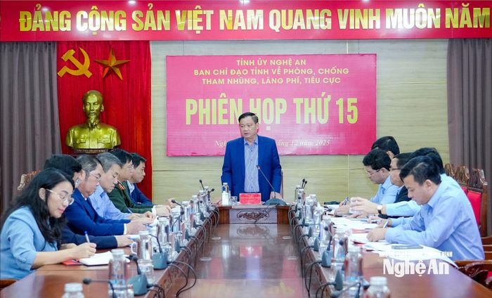 Bí thư Tỉnh ủy Nguyễn Khắc Thận - Trưởng ban Chỉ đạo tỉnh chủ trì phiên họp thứ 15 của Ban Chỉ đạo tỉnh về phòng, chống tham nhũng, lãng phí, tiêu cực. Ảnh: Phạm Bằng