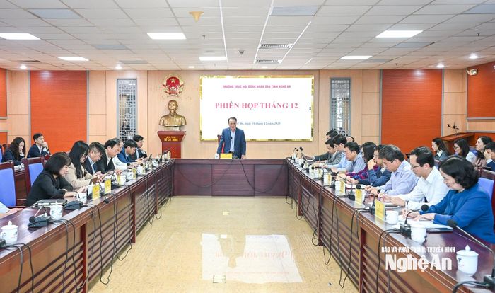 Thường trực HĐND tỉnh họp phiên thường kỳ tháng 12. Ảnh: Thành Cường