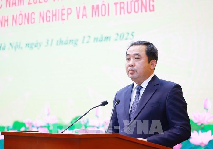 Bộ trưởng Bộ Nông nghiệp và Môi trường Trần Đức Thắng trình bày Báo cáo tổng kết năm 2025 và triển khai nhiệm vụ năm 2026 của ngành Nông nghiệp và Môi trường. Ảnh: Dương Giang-TTXVN