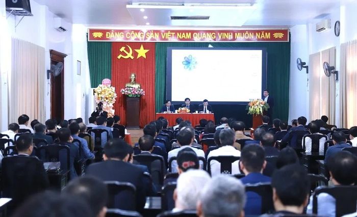 Đại biểu tham luận tại hội nghị.
