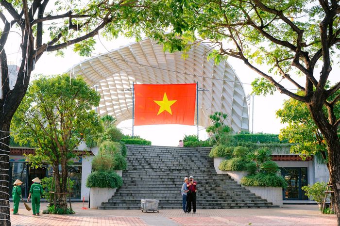 Tiết trời những ngày cuối năm thuận lợi để du khách thưởng ngoạn Đà Nẵng.