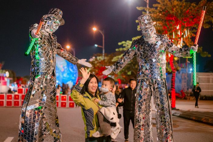 Trong khuôn khổ Lễ hội chào năm mới Đà Nẵng 2026 (từ 30/12/2025 - 3/1/2026), hàng loạt hoạt động văn hóa, nghệ thuật... được tổ chức tại nhiều địa điểm trên địa bàn thành phố.