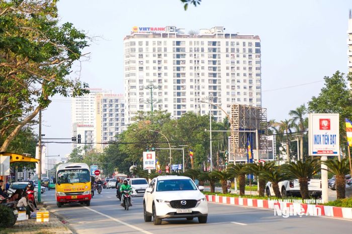 Tín dụng mạch máu quan trọng của nền kinh tế. Ảnh đường Quang Trung thành phố Vinh cũ). Ảnh: Đình Tuyên