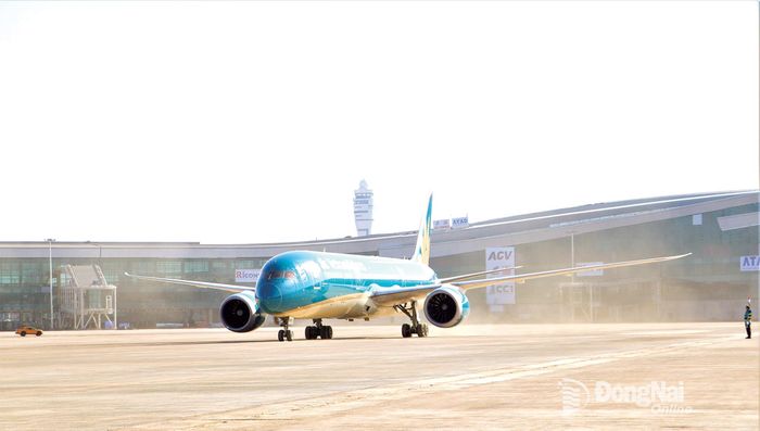 Chuyến bay đầu tiên của Hãng hàng không quốc gia Việt Nam chính thức hạ cánh xuống Sân bay Long Thành ngày 19-12-2025. Ảnh: Phạm Tùng