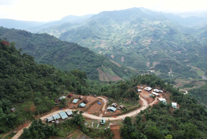 Người dân làng Tak Tố an cư sau sắp xếp. Ảnh: PHAN VINH