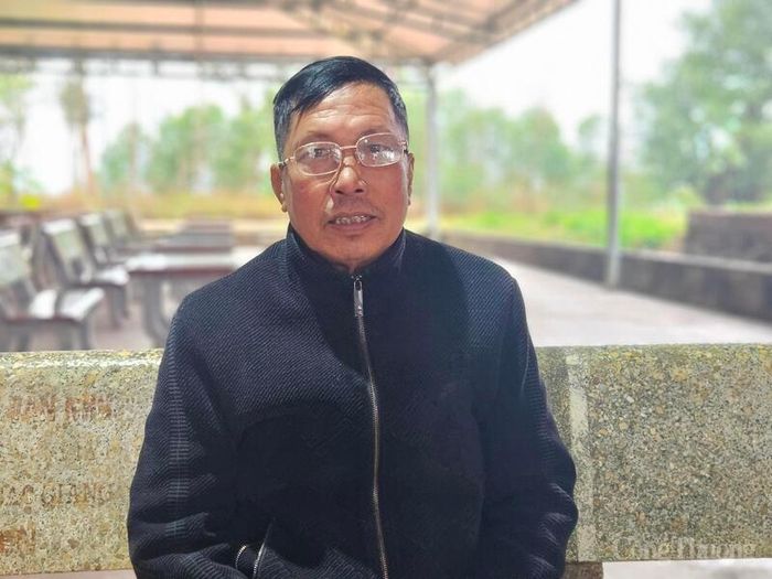 Thủ nhang đền chia sẻ về ý nghĩa tâm linh và giá trị truyền thống của ngôi đền đã gắn bó trong chiều sâu tâm thức của nhân dân trong vùng. Ảnh: TK