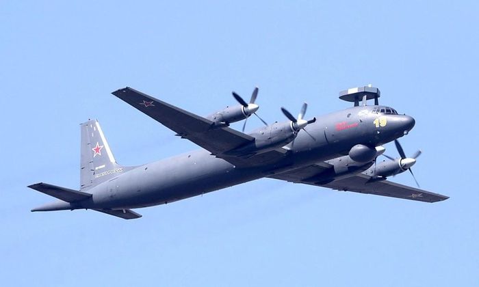  Cơ quan An ninh Ukraine cho biết, họ đã sử dụng một UAV mang đầu đạn dạng tên lửa đất đối không, với khối lượng nổ khoảng 2.000 gram, được thiết kế phát nổ theo hướng từ trên xuống. Thiết bị này tiếp cận mục tiêu ở độ cao thấp, trước khi kích nổ ngay phía trên thân máy bay nhằm tối đa hóa mức độ phá hủy. 