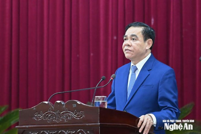 Phó Bí thư Tỉnh ủy, Chủ tịch UBND tỉnh Võ Trọng Hải phát biểu tại Kỳ họp thư 35 HĐND tỉnh khóa XVIII trình bày các trọng tâm chính sách phát triển tỉnh. Ảnh: Thành Cường