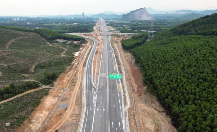 Dự án Đường bộ cao tốc Bắc-Nam đoạn qua tỉnh Quảng Trị là công trình hạ tầng giao thông trọng điểm, đóng vai trò chiến lược trong việc kết nối vùng và phát triển kinh tế-xã hội - Ảnh: P.V
