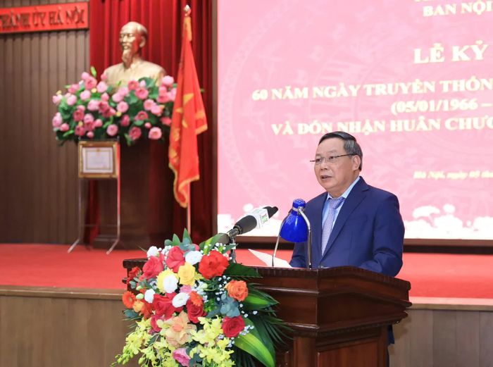 Phó Bí thư Thường trực Thành ủy Nguyễn Văn Phong phát biểu tại buổi lễ.