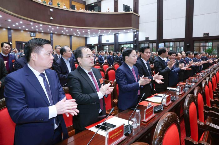 Bí thư Tỉnh ủy Nguyễn Khắc Thận và các đại biểu dự lễ kỷ niệm. Ảnh: TTXVN