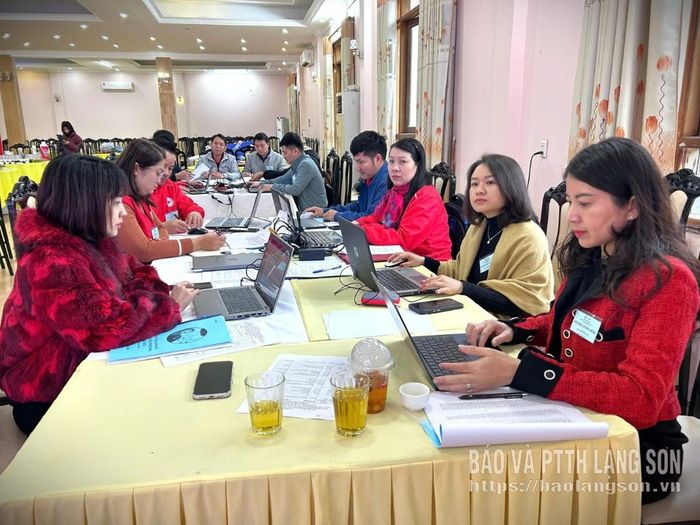 Các đại biểu tham gia thảo luận, làm việc nhóm tại khóa tập huấn