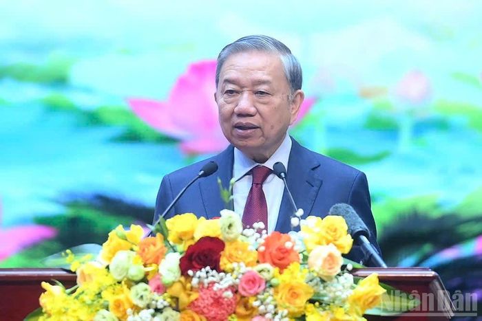 “Ngành Nội chính Đảng phải là hiện thân cho quyết tâm chính trị đặc biệt cao của Đảng trong đấu tranh phòng, chống tham nhũng, lãng phí, tiêu cực "không có vùng cấm, không có ngoại lệ", bảo đảm "mọi người đều bình đẳng trước pháp luật", Tổng Bí thư Tô Lâm