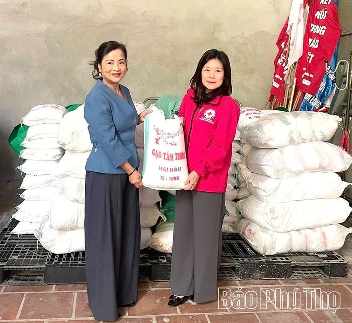 Hội CTĐ tỉnh tiếp nhận nhiều phần quà ý nghĩa từ các tập thể, cá nhân cho các hoạt động nhân đạo, từ thiện.