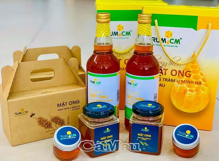 Mật ong RUM.CM, sản phẩm đạt chứng nhận công nghiệp nông thôn tiêu biểu cấp tỉnh năm 2015.