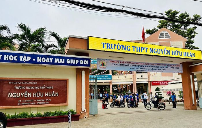 Rất nhiều ngôi trường mang tên ông. (Ảnh: Người Lao Động)