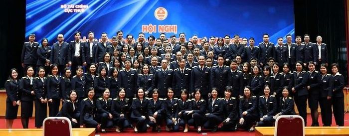  Tập thể cán bộ, công chức Ban Kiểm tra (Cục Thuế). 