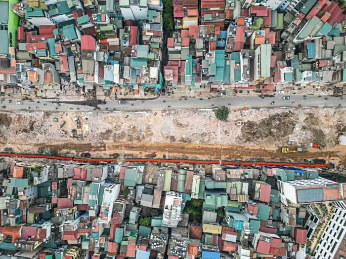 Theo kế hoạch, dự án đường Vành đai 1 đoạn Hoàng Cầu - Voi Phục sẽ hoàn thành trong năm 2026, kỳ vọng góp phần giảm áp lực giao thông khu vực nội đô, đồng thời tạo dư địa phát triển hạ tầng, chỉnh trang cảnh quan đô thị theo quy hoạch đã được phê duyệt. Ảnh: Quang Thái