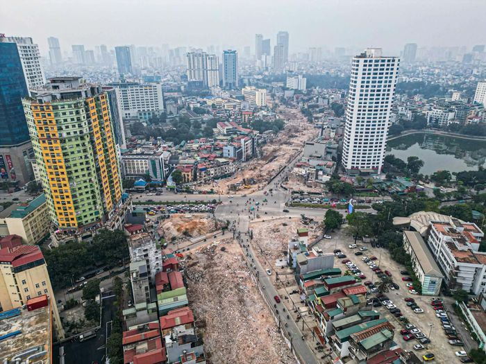 Dự án đầu tư xây dựng đường Vành đai 1 đoạn Hoàng Cầu - Voi Phục có điểm đầu giao với đường Cát Linh - La Thành - Yên Lãng tại Hoàng Cầu; điểm cuối tại nút giao thông Voi Phục. Tổng chiều dài tuyến khoảng 2,274km, quy mô mặt cắt ngang là 50m. Tổng mức đầu tư dự án là hơn 7.200 tỉ đồng. Ảnh: Quang Thái