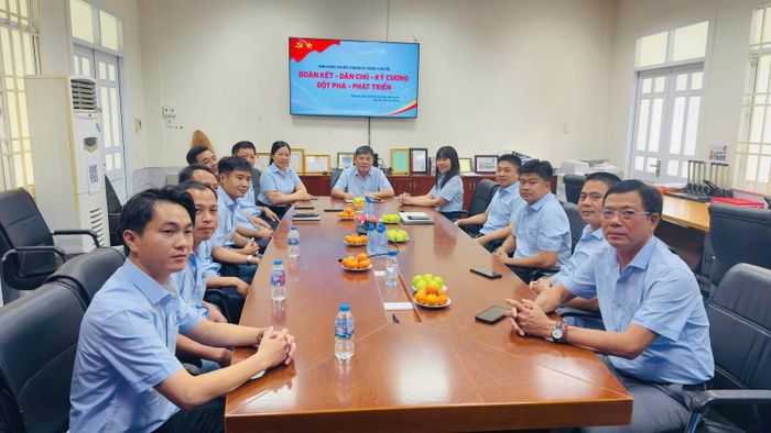 Chi bộ 8 tuyên truyền, phổ biến toàn văn bài phát biểu chỉ đạo của Tổng Bí thư Tô Lâm tại Hội nghị toàn quốc tổng kết công tác tuyên giáo và dân vận năm 2025.
