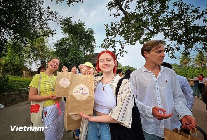  Quảng bá sản vật địa phương tới du khách quốc tế. (Ảnh minh họa: Mai Mai/Vietnam+) 
