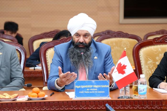 Bộ trưởng Bộ Phát triển Quốc tế, Bộ Các vấn đề toàn cầu Canada Randeep Sarai phát biểu. Ảnh: Đức Minh