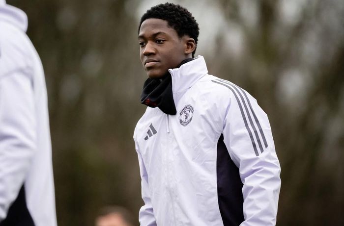 Kobbie Mainoo có thể trở lại đội hình MU vs Burnley (Ảnh: Getty Images)