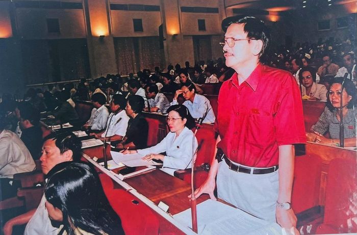 Đại biểu Huỳnh Văn Chính phát biểu tại diễn đàn Quốc hội.