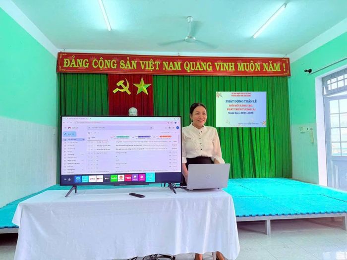 Giáo viên mầm non tự tin trình bày bài giảng trên các nền tảng số. Ảnh: SONG THANH