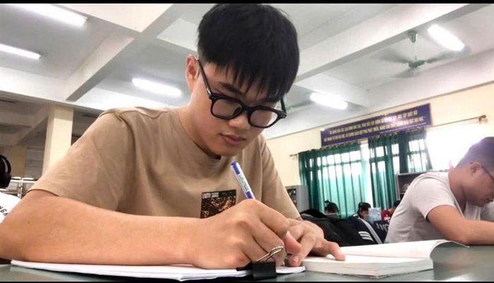 Em Lê Huy Thiên - sinh viên tiêu biểu năm học 2024-2025 của Trường Đại học Công nghiệp Hà Nội