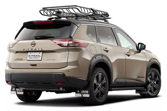 Điểm nhấn của X-Trail Multi-Bed là tấm nệm đôi có thể lắp đặt nhanh chóng phía sau xe, trải dài từ khoang hành lý tới hàng ghế sau gập phẳng. Nệm được làm từ chất liệu chống thấm Cordura.