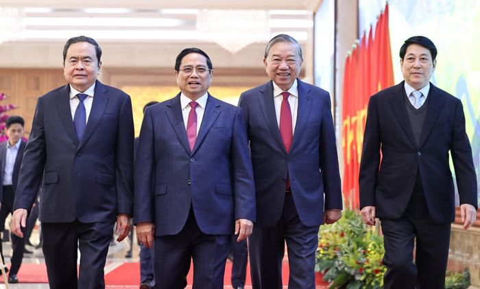 Tổng Bí thư Tô Lâm, Chủ tịch nước Lương Cường, Thủ tướng Chính phủ Phạm Minh Chính, Chủ tịch Quốc hội Trần Thanh Mẫn tới dự Hội nghị toàn quốc Chính phủ và chính quyền địa phương.