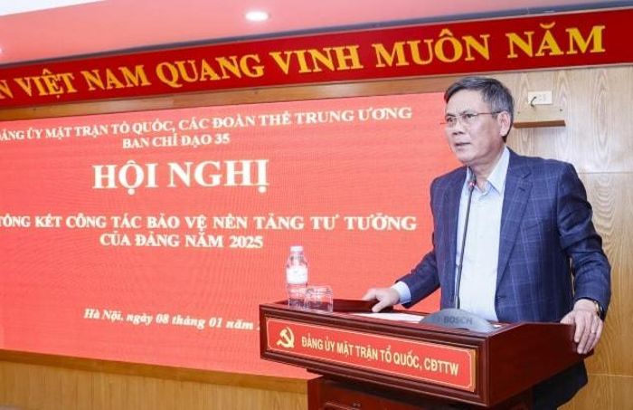 Đồng chí Trần Thắng - Phó Bí thư Đảng ủy, Trưởng Ban Chỉ đạo 35 Đảng ủy MTTQ, các đoàn thể Trung ương phát biểu tại Hội nghị. Ảnh: Quang Vinh