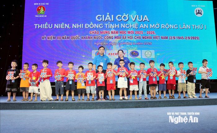 Hơn 560 kỳ thủ tham gia Giải Cờ vua Thiếu niên, nhi đồng Nghệ An mở rộng lần thứ I được tổ chức vào tháng 8/2025. Ảnh: Thanh Quỳnh