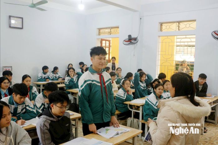 Ở lớp, Đức là một học sinh học đều các môn với nhiều thành tích nổi bật. Ảnh: Mỹ Hà