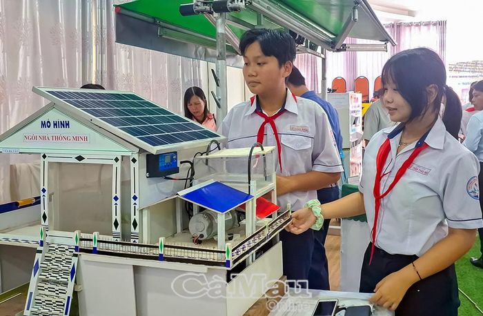 Học sinh Cà Mau tham gia cuộc thi Sáng tạo Thanh thiếu niên, nhi đồng cấp tỉnh bằng những sản phẩm, dự án giàu tính sáng tạo.