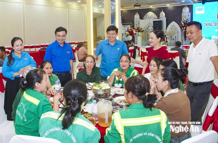 Chương trình "Bữa cơm Công đoàn" tạo được sự lan tỏa mạnh mẽ ở các công đoàn cơ sở. Ảnh: Diệp Thanh