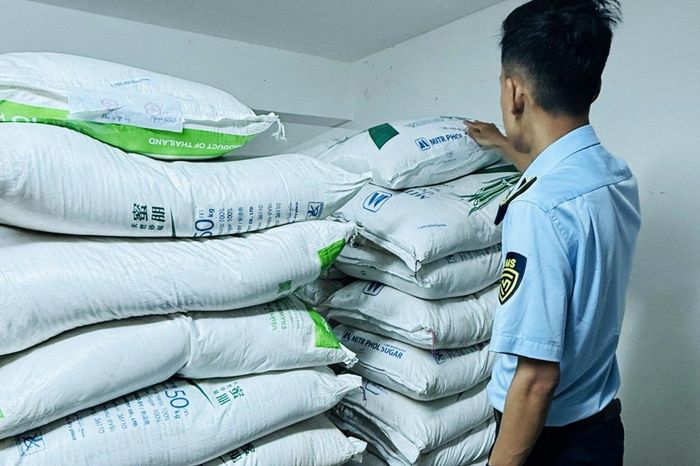 Đội QLTT Số 6 kiểm tra và phát hiện lô đường tinh luyện Thái Lan nhập lậu của hộ kinh doanh N.T.T