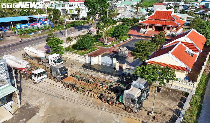 Bà Lê Thị Vinh Hương, Bí thư Đảng ủy xã Tuy Phước cho biết, sau phản ánh của Báo Điện tử VTC News, địa phương đã lập tức liên hệ và kiến nghị lên Phòng Cảnh sát giao thông Công an tỉnh Gia Lai xác minh danh tính chủ các xe nói trên. Xã sẽ kiểm tra và có biện pháp giải quyết đối đối việc sân đền thờ hư hỏng do các xe trên gây ra.
